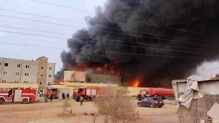 حريق مصنع الهلال والنجمة بالعاشر من رمضان