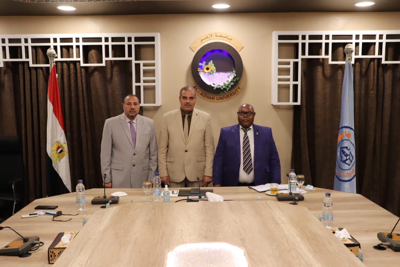 سفير بورندي في جامعة الأزهر 