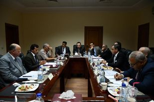 وزير الرياضة يعقد جلسة مع مجلس إدارة هيئة استاد القاهرة