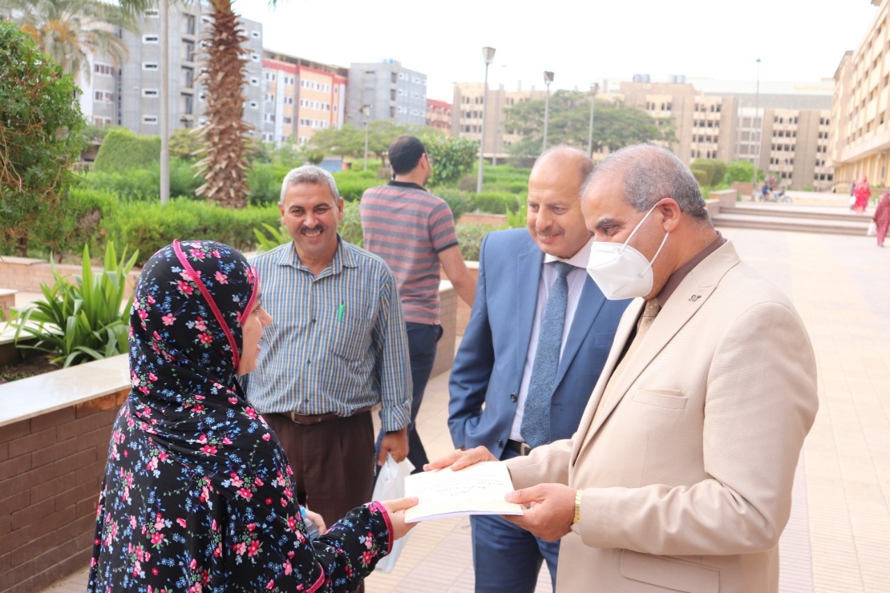 رئيس جامعة الأزهر في المدينة الجامعية 