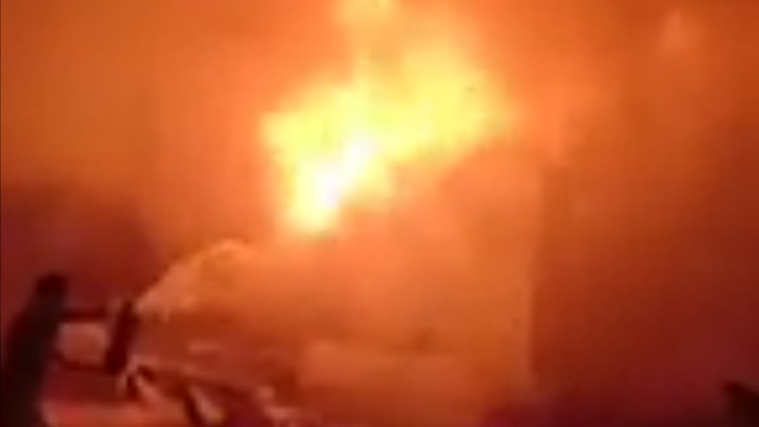 حريق داخل محول كهرباء 