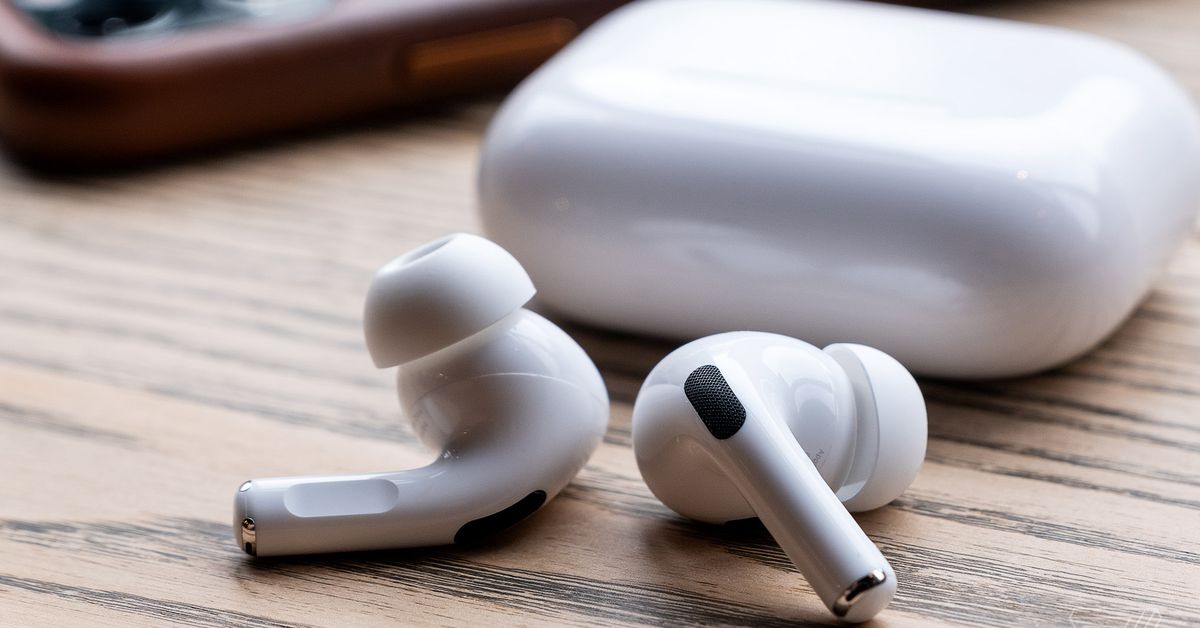 لإصلاح مشكلات سماعات AirPods Pro.. آبل تمدد برنامج الدعم