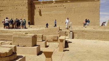 زيارة السفير الأمريكى لمعابد فيله بأسوان