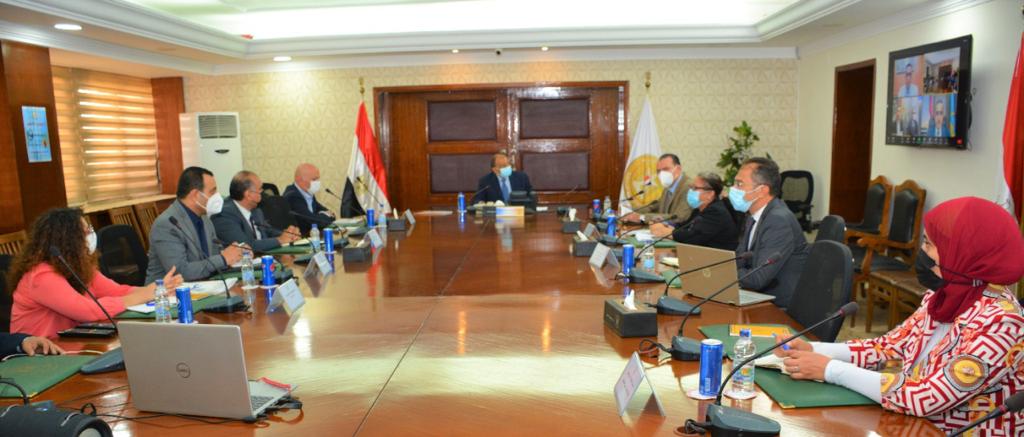 اجتماع وزير التنمية المحلية 