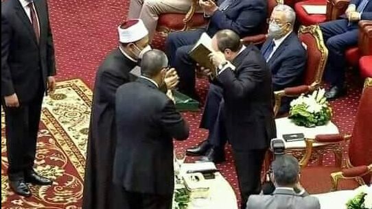 معلومات لا تعرفها عن المصحف المهداة من شيخ الأزهر للرئيس