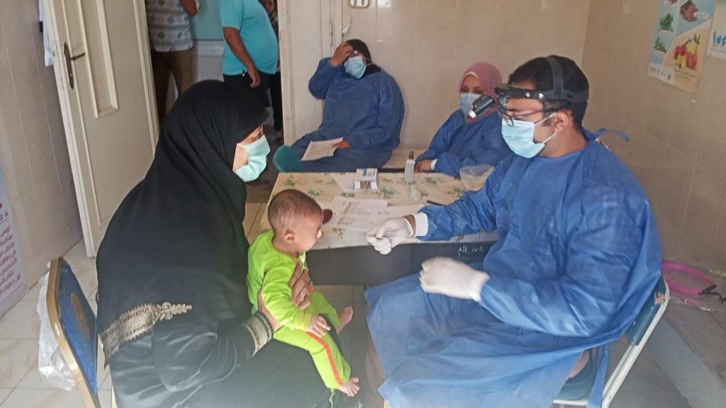 توقيع الكشف الطبى على 1130حالة فى قافلة جامعة طنطا الطبية با