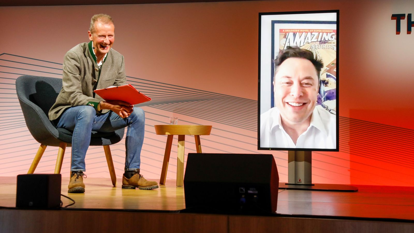 إيلون ماسك يفاجأ العالم باجتماع مع أكبر منافسيه لهذا السبب 