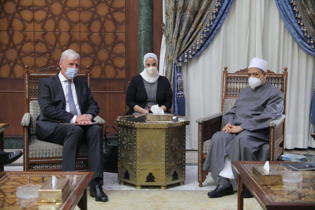 شيخ الأزهر وسفير هولندا 