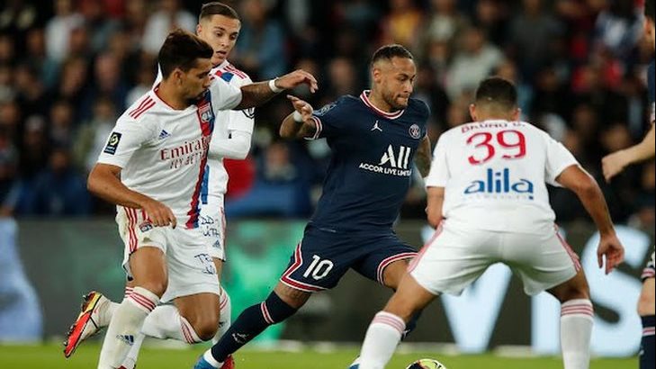 ليونيل ميسي نجم فريق باريس سان جيرمان