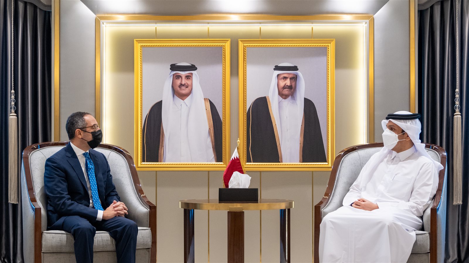 وزير خارجية قطر يتسلم أوراق اعتماد السفير المصري