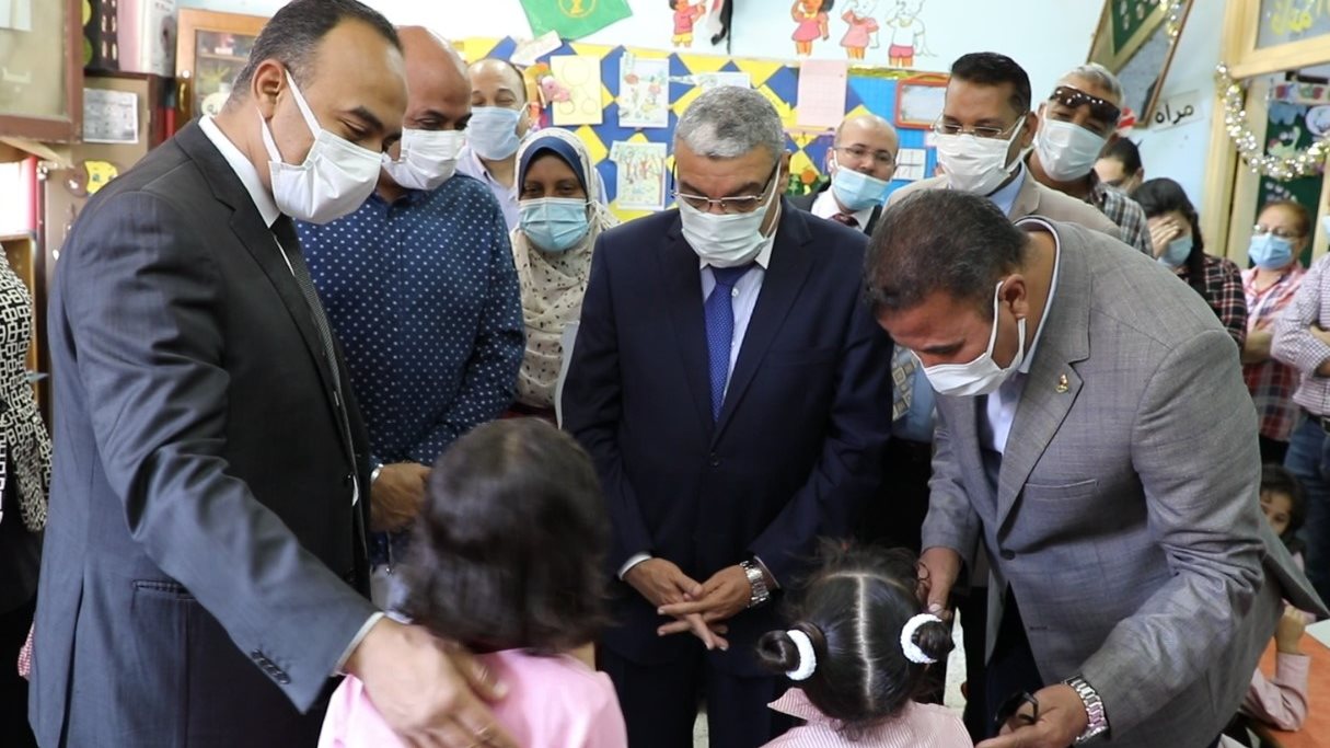 محافظ المنيا يتابع حالة التلاميذ بالمدارس  محافظ المنيا يتابع حالة التلاميذ بالمدارس
