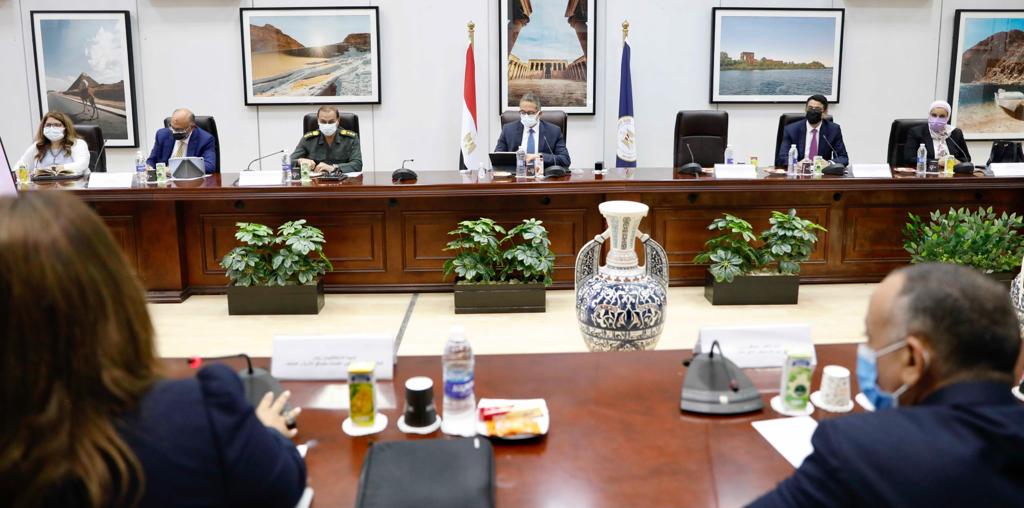 وزير السياحة والآثار 