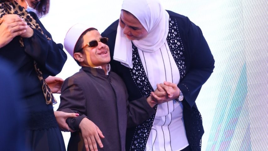 تكريم وزيرة التضامن لطالب كفيف بالأزهر