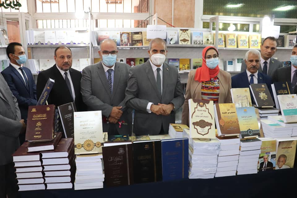 المحرصاوي يفتتح معرضا للكتاب بجامعة الأزهر