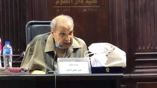 المفكر الراحل حسن حنفي خلال آخر ندوة حضرها بجامعة القاهرة