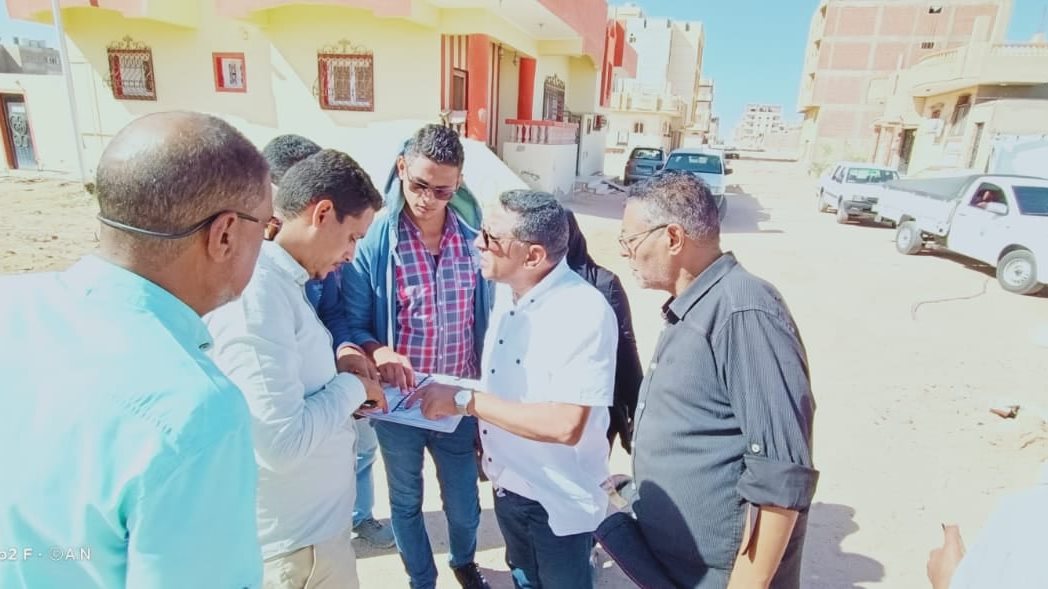 رئيس مدينة رأس غارب يتفقد إحلال وتجديد شبكات المياه