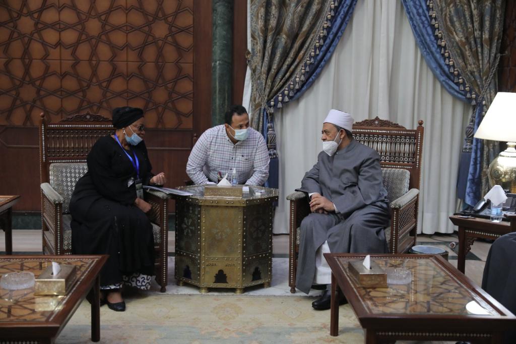شيخ الأزهر مع إيف بازيبا مسعودي نائب رئيس الوزراء في الكونغو