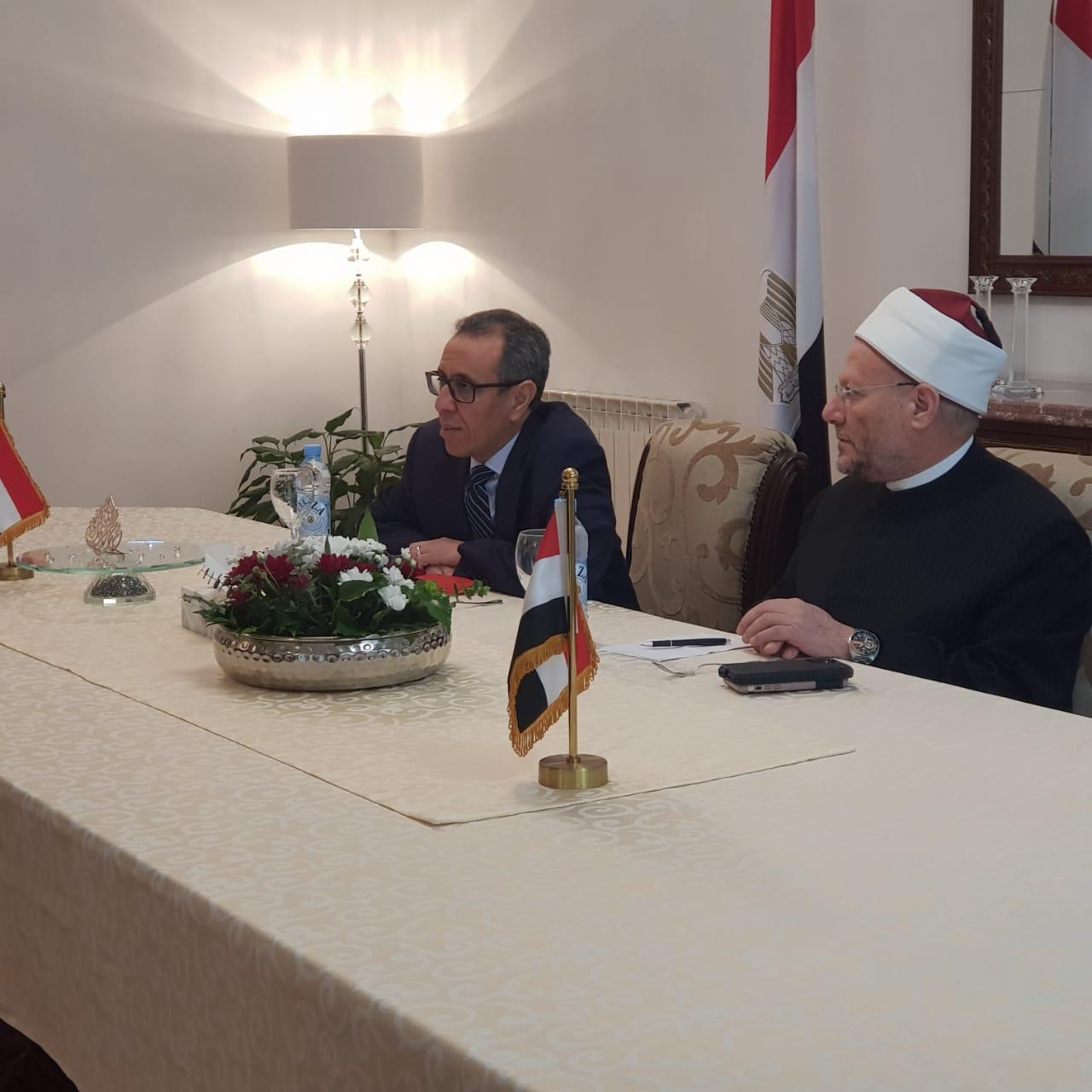 مفتي الجمهورية في لقاء مع الحالية المصرية في البوسنة 