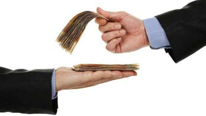 حكم إعطاء زكاة المال للأخ الفقير