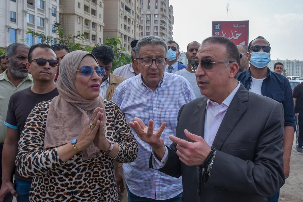 محافظ الإسكندرية في جولة لإزالة الاعلانات المخالفة