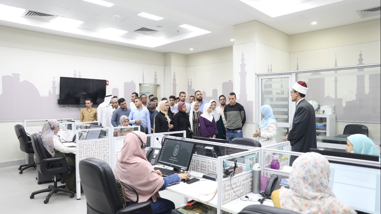 جانب من زيارة الفوج الحادي عشر لبرلمان الشباب