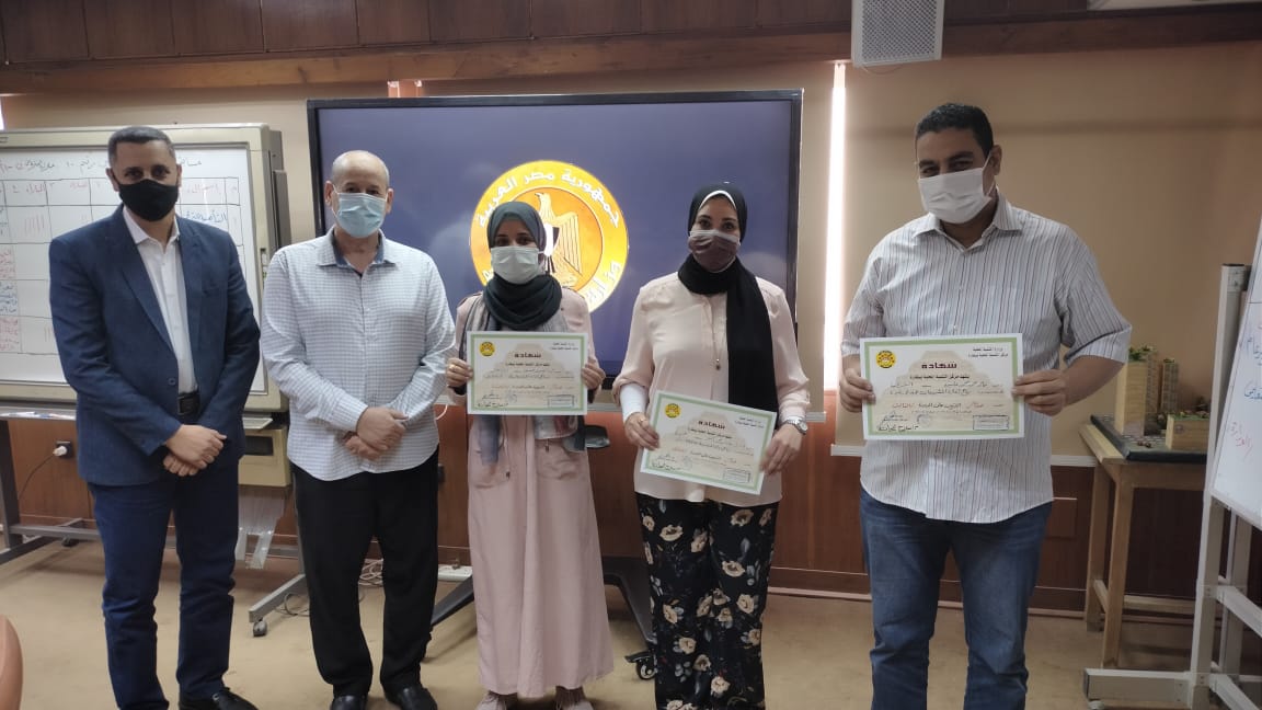 خريجي الدورات التدريبية بمركز سقارة