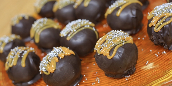 زي المحلات .. طريقة عمل كوكيز بحشوة التوفي