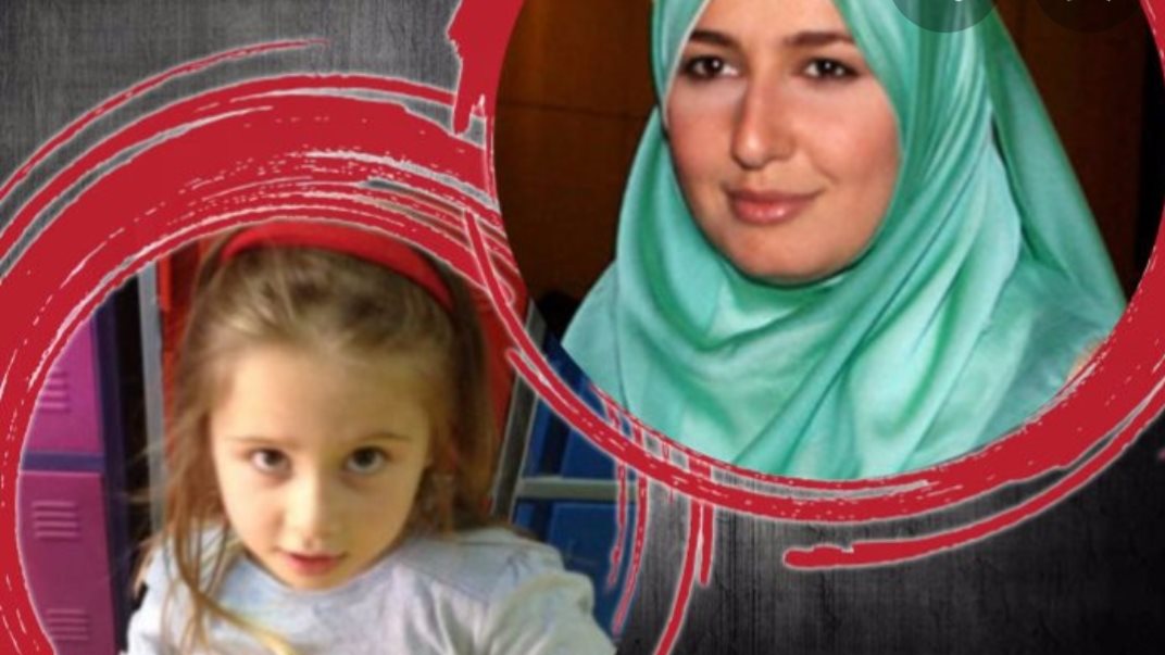 حلا شيحة وبنتها