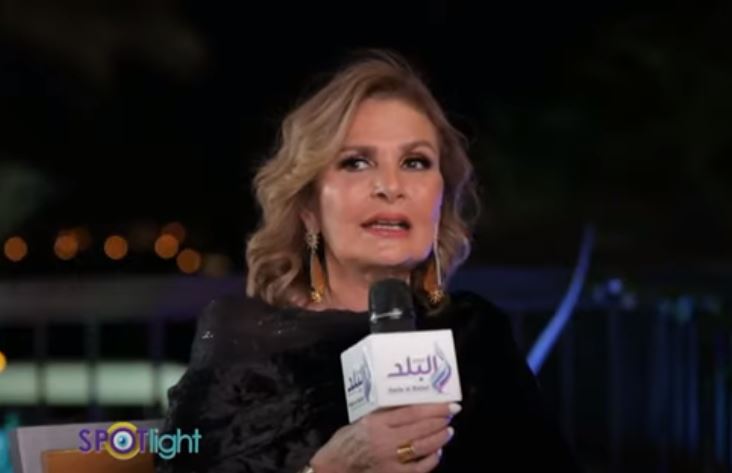 الفنانة يسرا