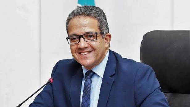 وزير السياحة