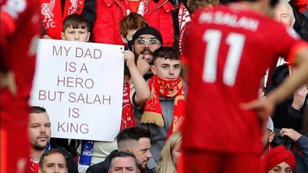 طفل يوجه رسالة للنجم محمد صلاح