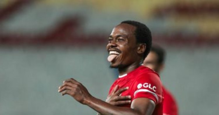 بيرسي لاعب فريق الأهلي