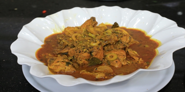 أكلات المغرب .. طريقة عمل دجاج بالكسكسي