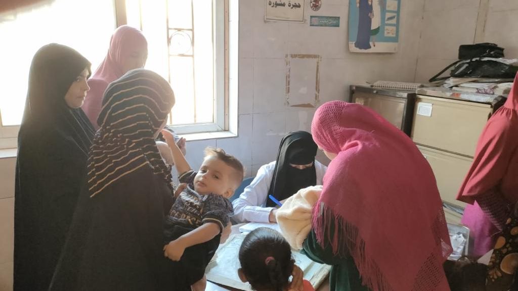 توقيع الكشف الطبي على المرضى بالمنيا 