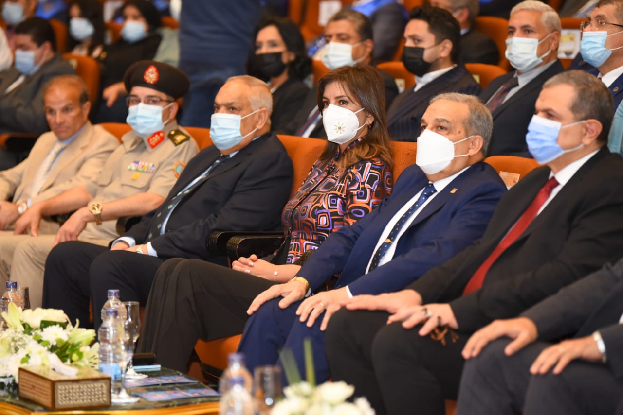 وزيرة الهجرة 