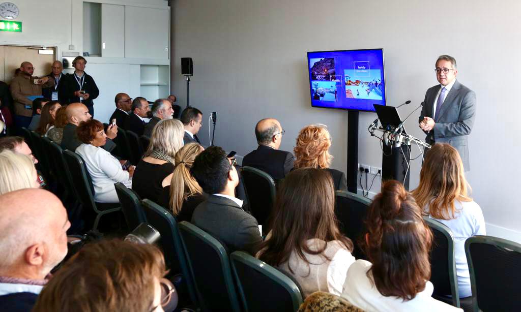 وزير السياحة والآثار 