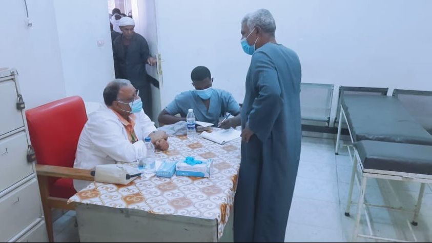 قافلة الأزهر الطبية توقع الكشف الطبي على 2500 مواطن بأسوان و