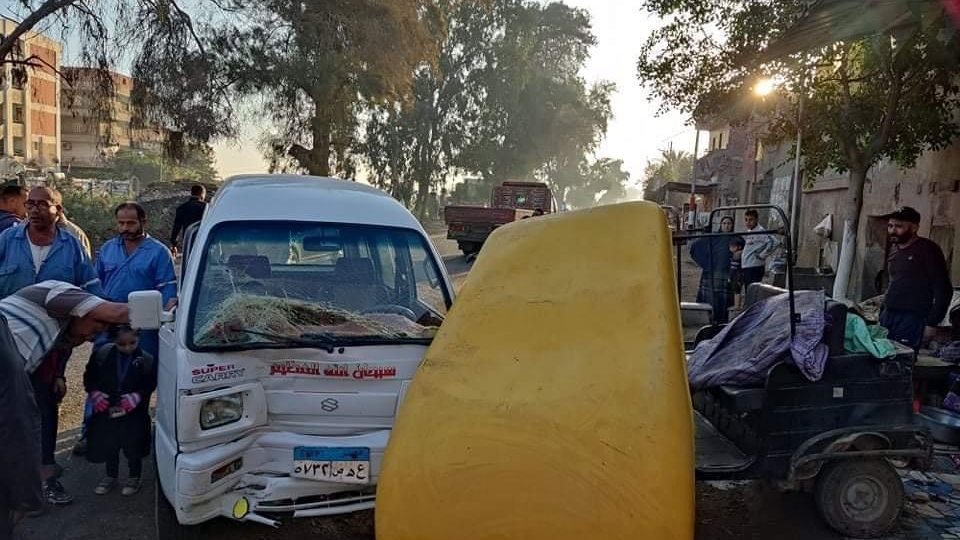 إصابة شخصين في حادث تصادم سيارة وتوك توك بطريق"السنطة_ طنطا"