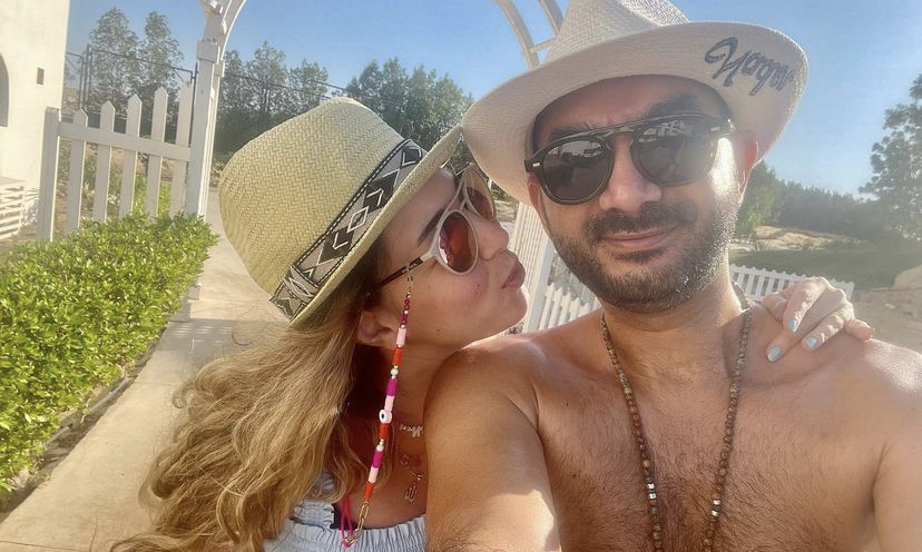 نادر حمدي و زوجته 