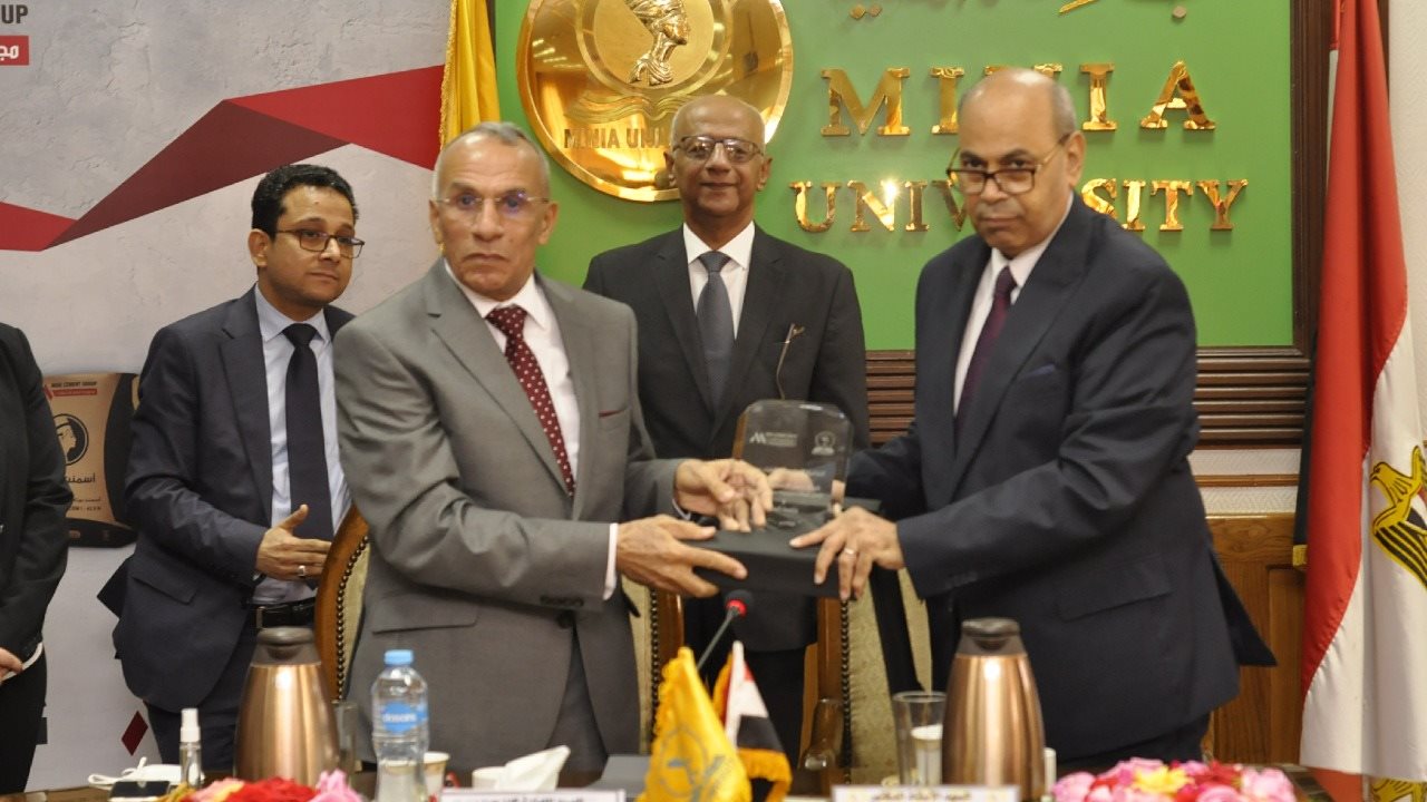 اتفاقية تعاون بين جامعة المنيا وشركة مصر للأسمنت المنيا 