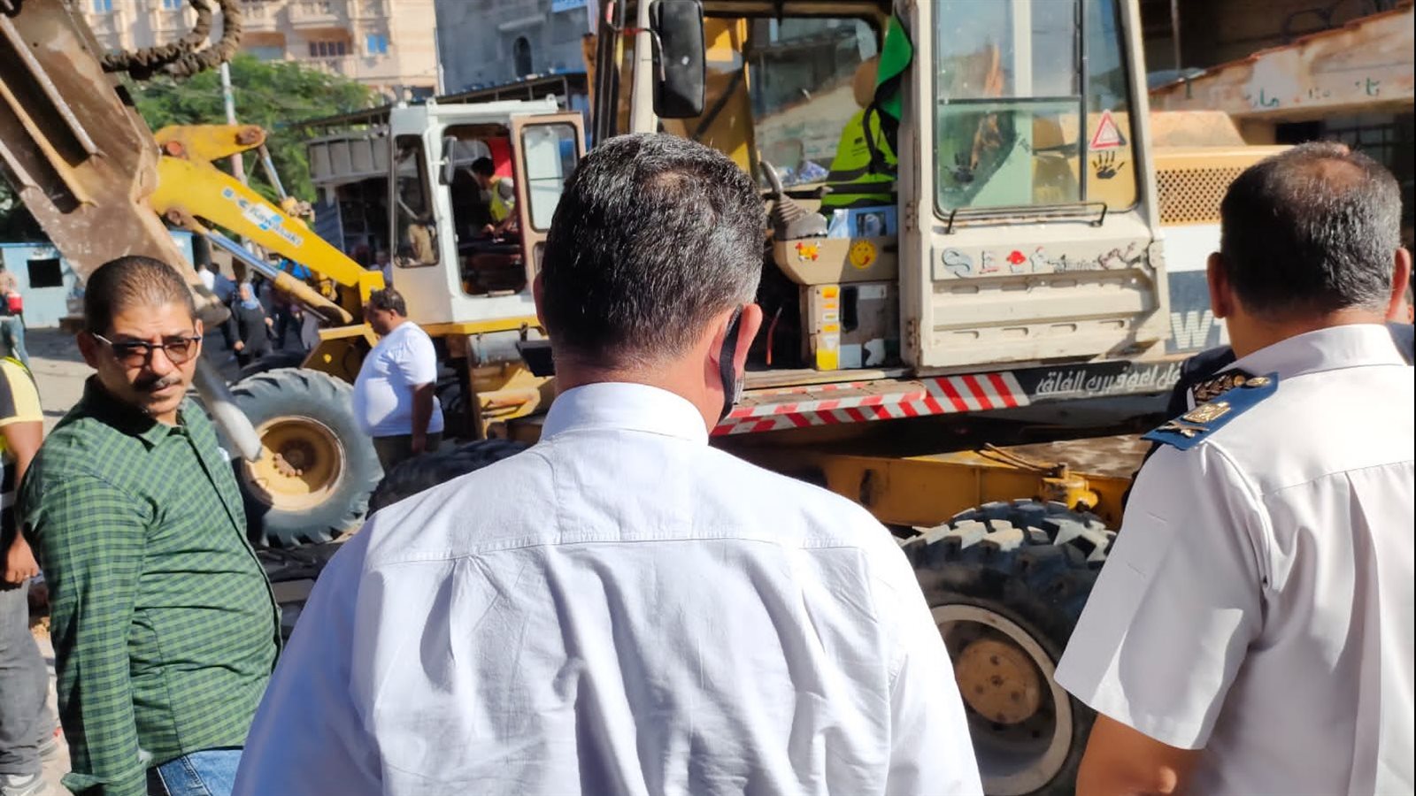 أعمال إزالة الباكيات من محطة مصر 