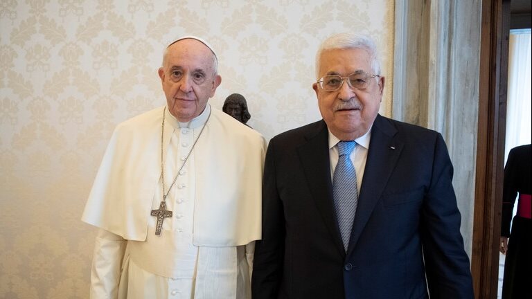 بابا الفاتيكان وابو مازن يؤكدان على ضرورة تطبيق حل الدولتين 