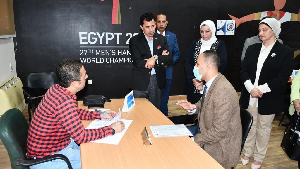 صبحي يشهد اختبارات لجان مقابلات اختيار المشاركين