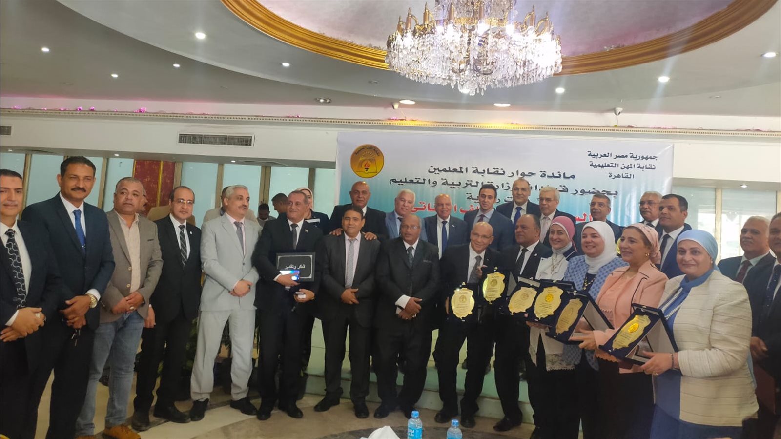 مائدة حوار نقابة المعلمين
