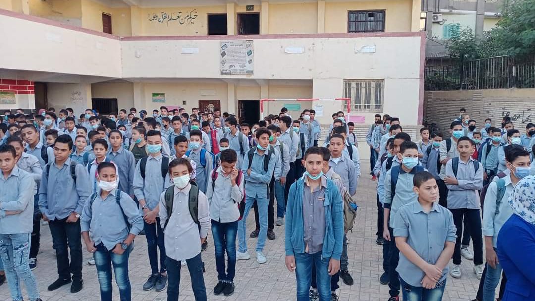 توقيع الكشف الطبي على التلاميذ بالمنيا