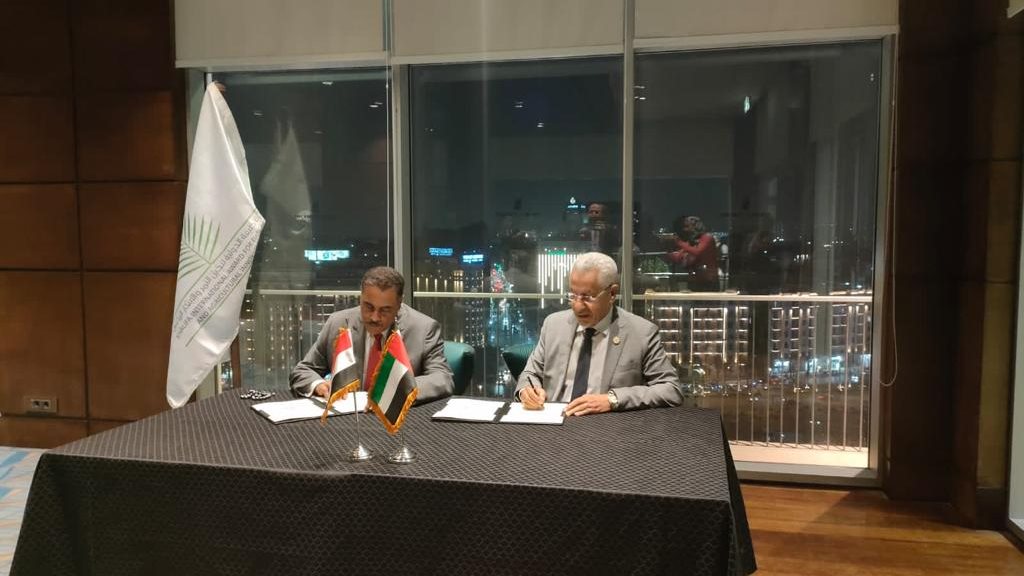 محافظ مطروح يوقع مذكرة تفاهم لإقامة مهرجان التمور بسيوة