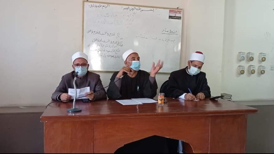 وكيل وزارة الأوقاف بالمنيا خلال الاجتماع 