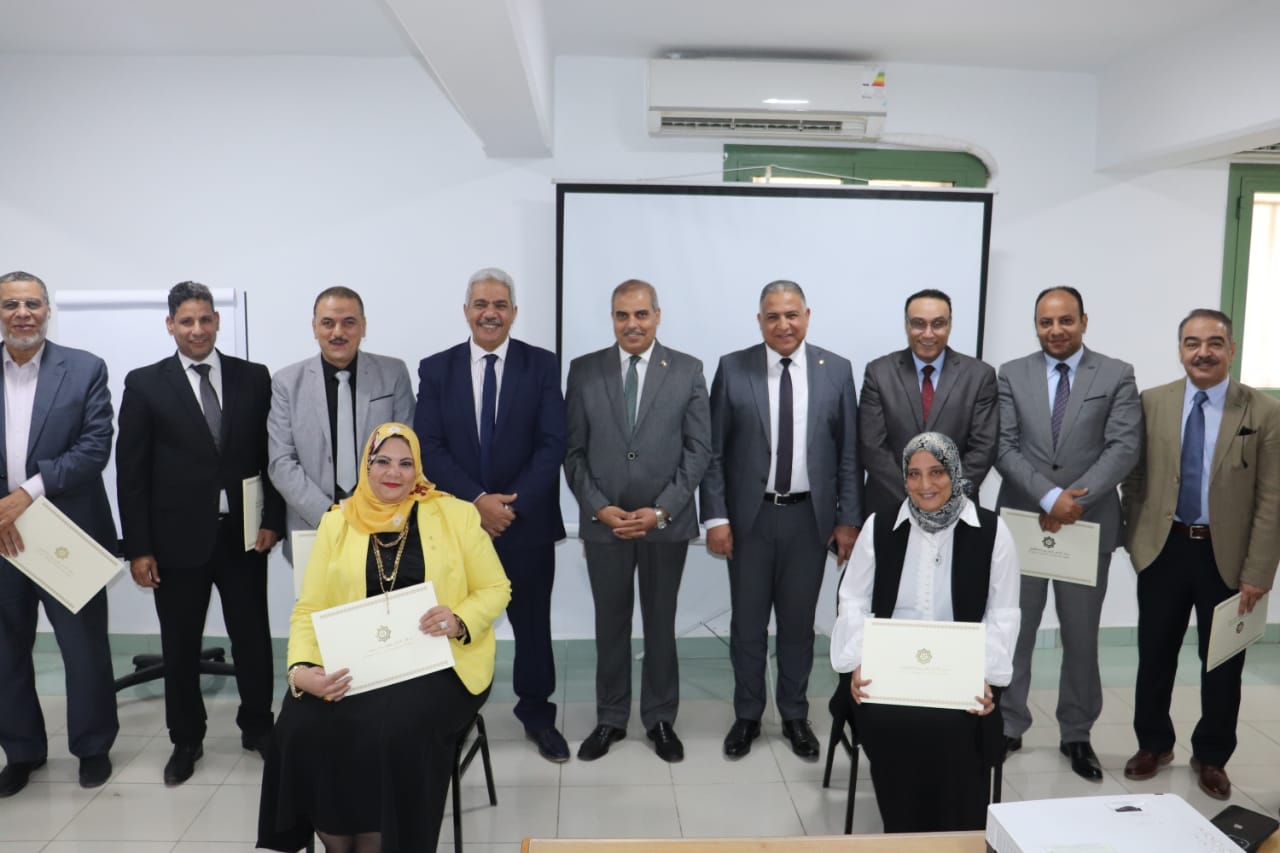 رئيس جامعة الأزهر يشهد تخريج القيادات الأكاديمية