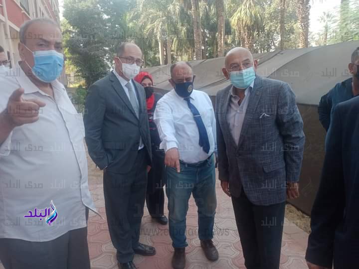 جانب من الجولة التفقدية لنواب رئيس جامعة عين شمس  بكلية الزراعة
