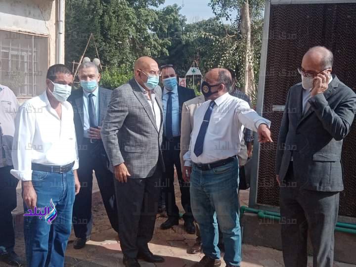 جانب من الجولة التفقدية لنواب رئيس جامعة عين شمس  بكلية الزراعة